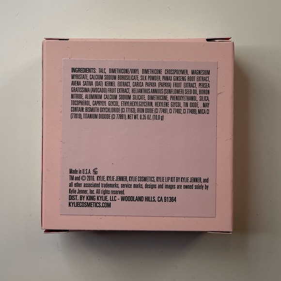 Kylie Cosmetics - Loose Illuminating Powder (Birthday Collection) - Picture 4 of 4